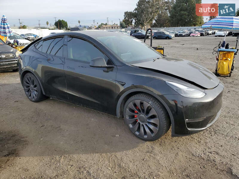 Внедорожник / Кроссовер Tesla Model Y 2021 в 
