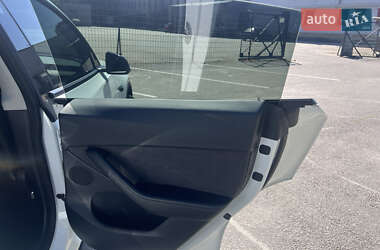 Позашляховик / Кросовер Tesla Model Y 2021 в 