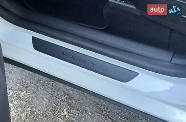 Позашляховик / Кросовер Tesla Model Y 2021 в 