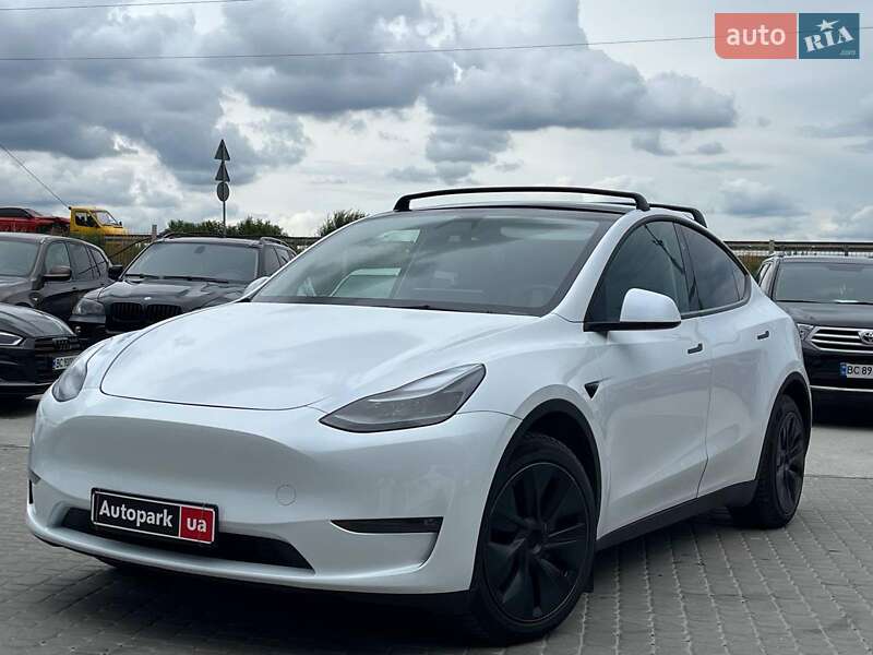 Tesla Model Y 2024
