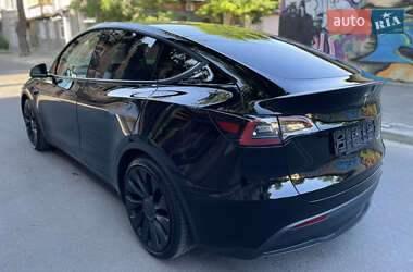 Позашляховик / Кросовер Tesla Model Y 2024 в 