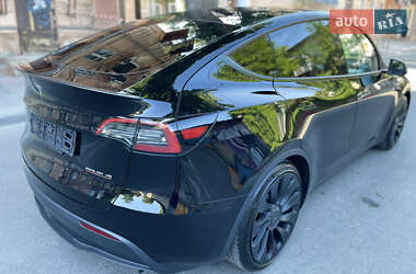 Позашляховик / Кросовер Tesla Model Y 2024 в 