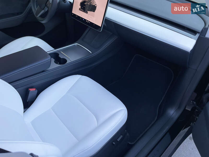 Внедорожник / Кроссовер Tesla Model Y 2024 в Одессе