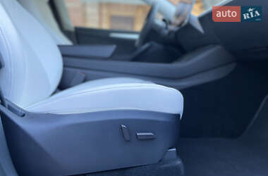 Позашляховик / Кросовер Tesla Model Y 2024 в 