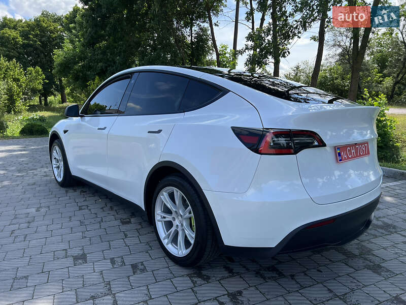 Позашляховик / Кросовер Tesla Model Y 2021 в Львові