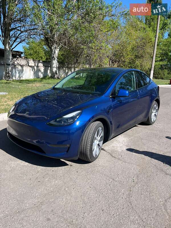 Позашляховик / Кросовер Tesla Model Y 2024 в 