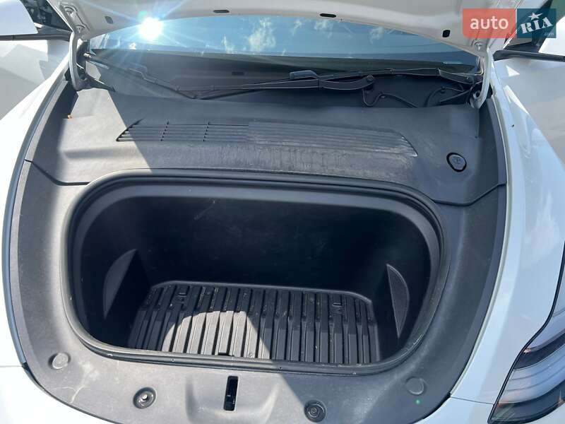 Внедорожник / Кроссовер Tesla Model Y 2020 в Ровно