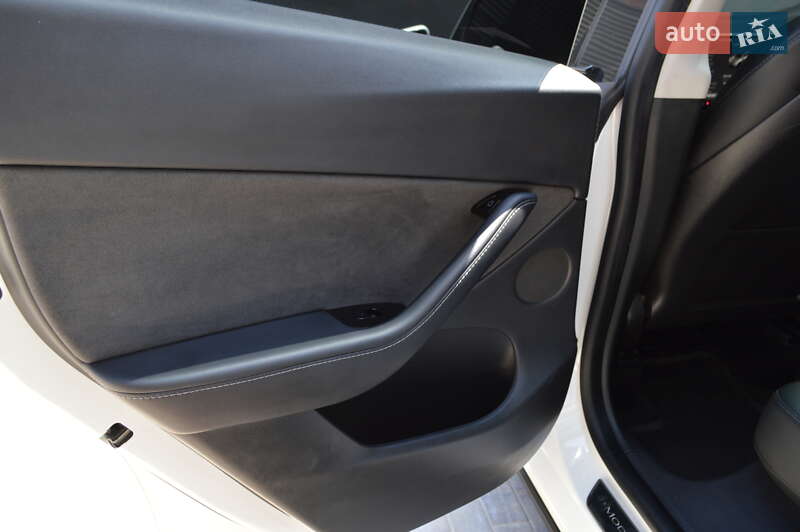 Позашляховик / Кросовер Tesla Model Y 2021 в Одесі
