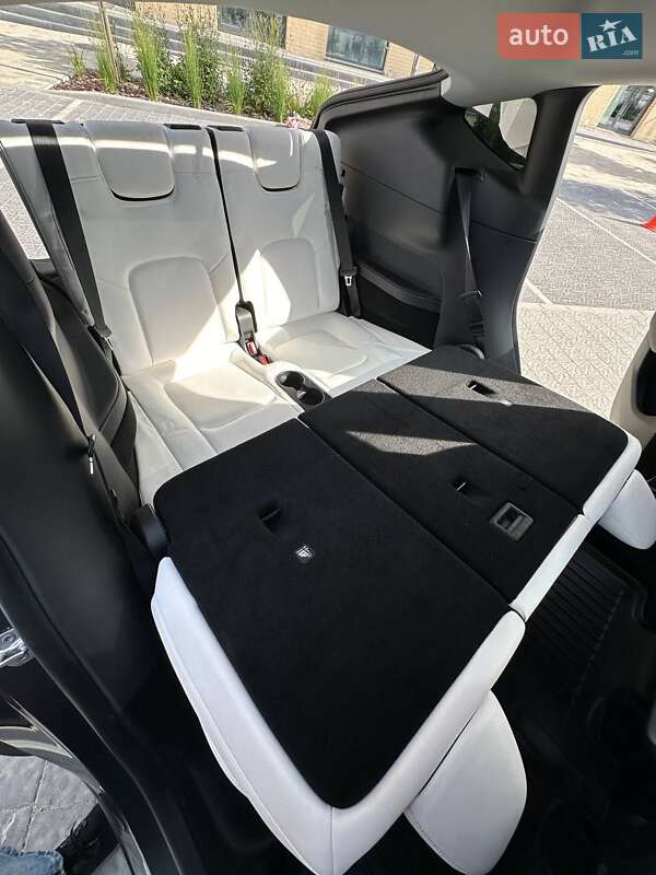 Внедорожник / Кроссовер Tesla Model Y 2021 в Львове