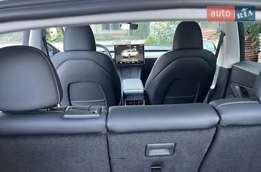 Позашляховик / Кросовер Tesla Model Y 2024 в 