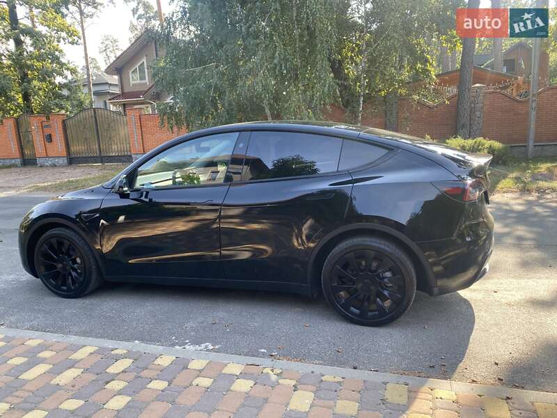 Внедорожник / Кроссовер Tesla Model Y 2023 в Киеве