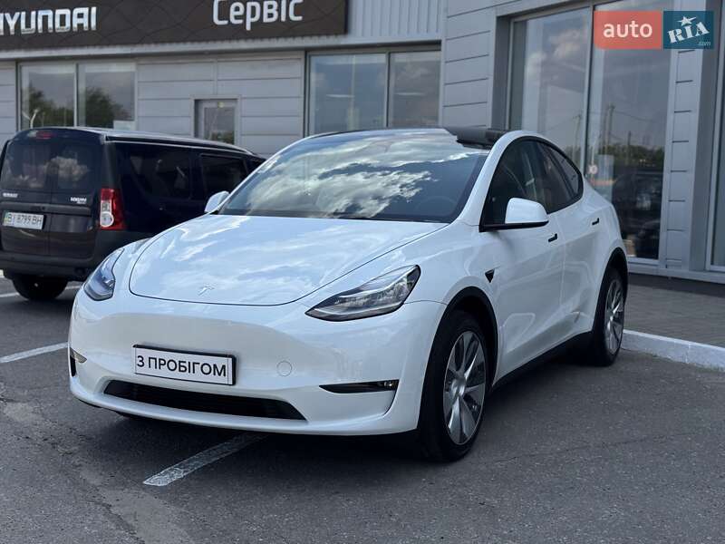 Tesla Model Y 2023
