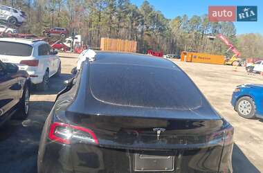 Позашляховик / Кросовер Tesla Model Y 2024 в 