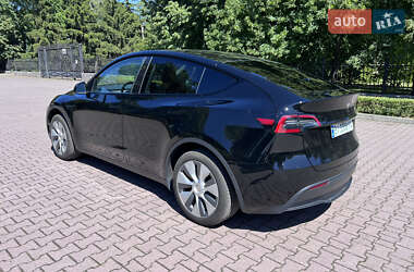 Позашляховик / Кросовер Tesla Model Y 2024 в 