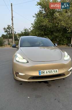 Позашляховик / Кросовер Tesla Model Y 2023 в 