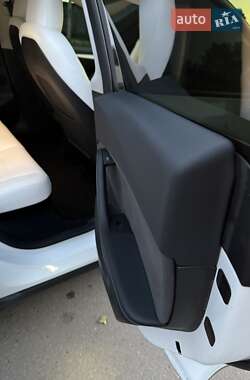 Позашляховик / Кросовер Tesla Model Y 2023 в 