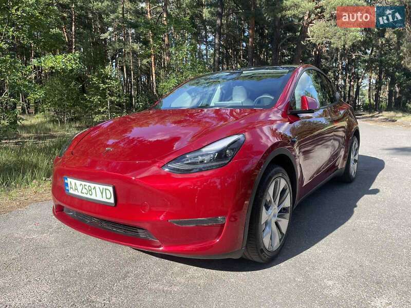 Tesla Model Y 2024