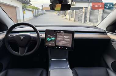 Позашляховик / Кросовер Tesla Model Y 2024 в 