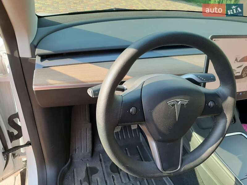 Внедорожник / Кроссовер Tesla Model Y 2023 в Киеве