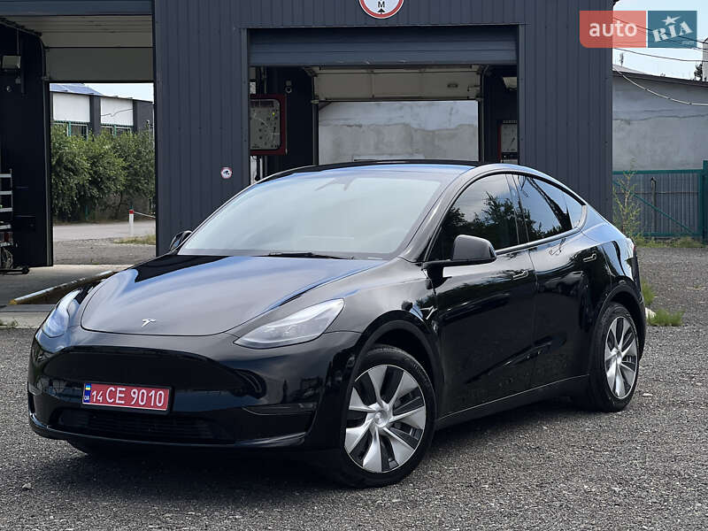 Tesla Model Y 2024