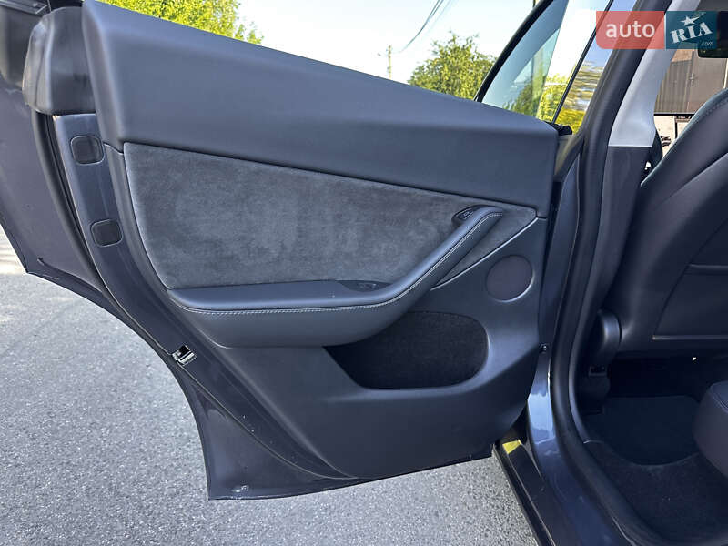 Позашляховик / Кросовер Tesla Model Y 2023 в Полтаві