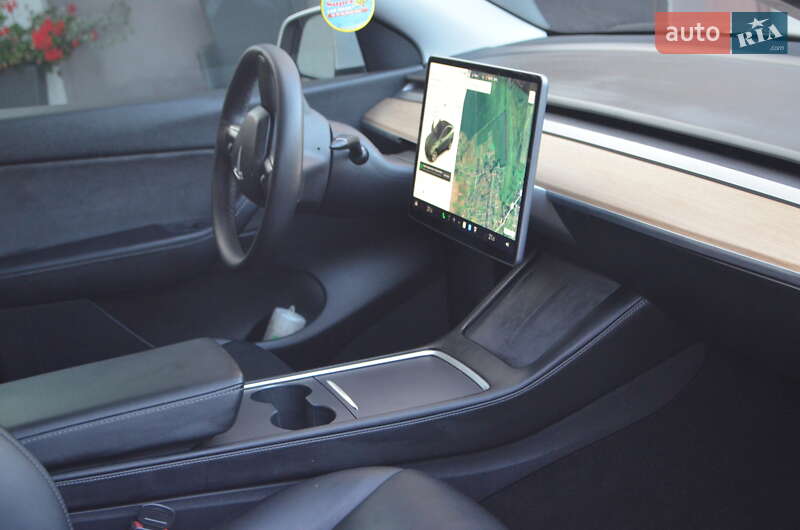 Позашляховик / Кросовер Tesla Model Y 2021 в Львові