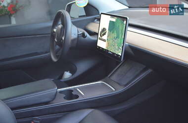 Внедорожник / Кроссовер Tesla Model Y 2021 в 