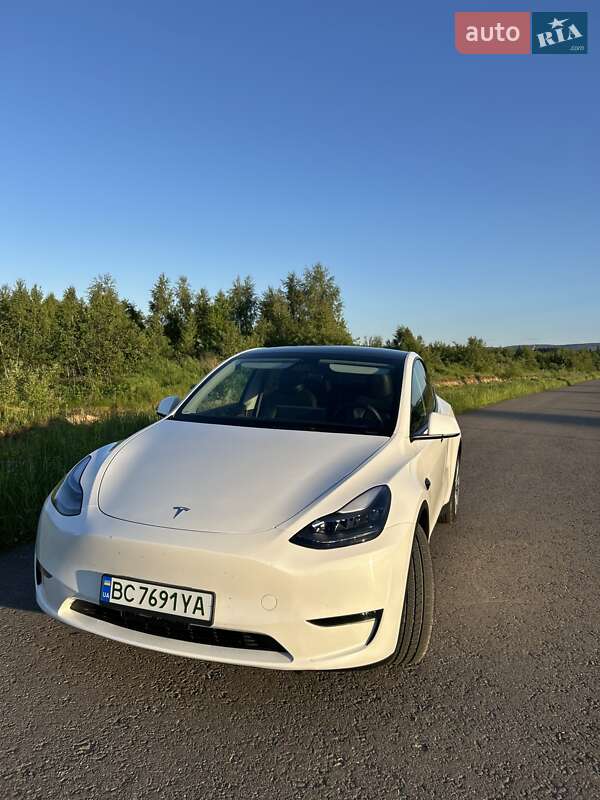 Tesla Model Y 2023