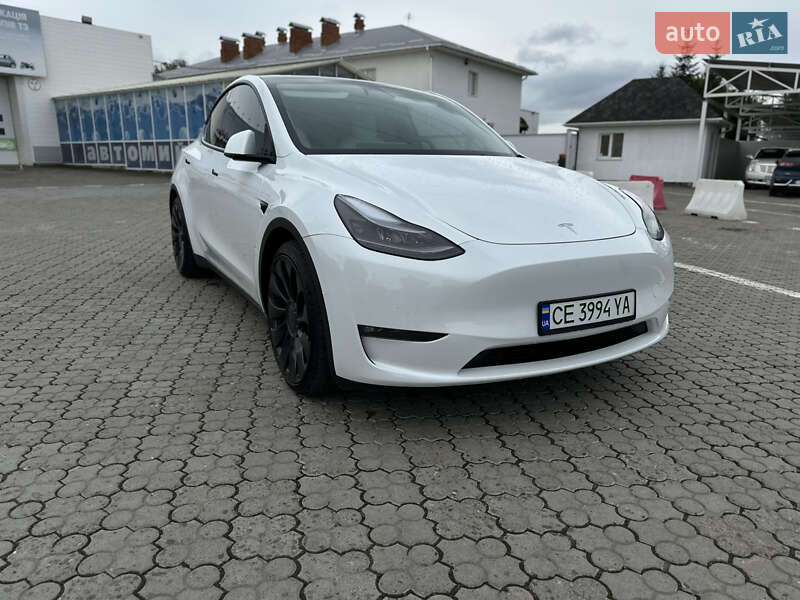 Позашляховик / Кросовер Tesla Model Y 2022 в Чернівцях