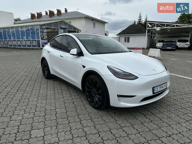 Позашляховик / Кросовер Tesla Model Y 2022 в Чернівцях