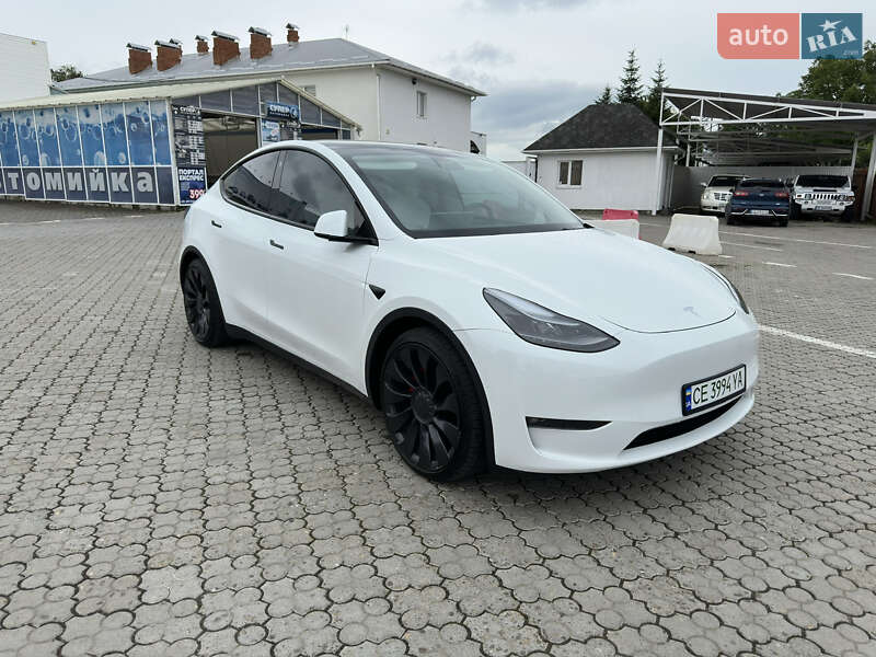 Позашляховик / Кросовер Tesla Model Y 2022 в Чернівцях