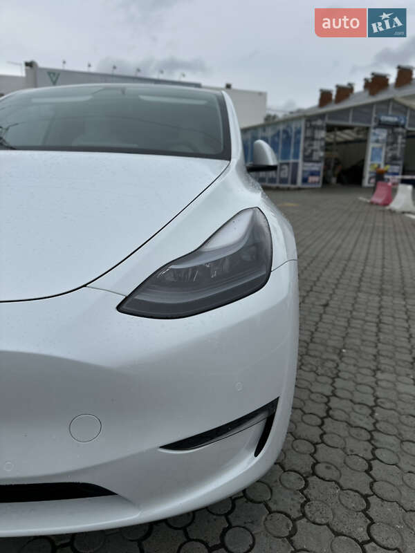 Позашляховик / Кросовер Tesla Model Y 2022 в Чернівцях