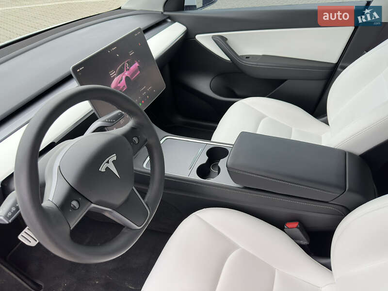 Позашляховик / Кросовер Tesla Model Y 2022 в Чернівцях