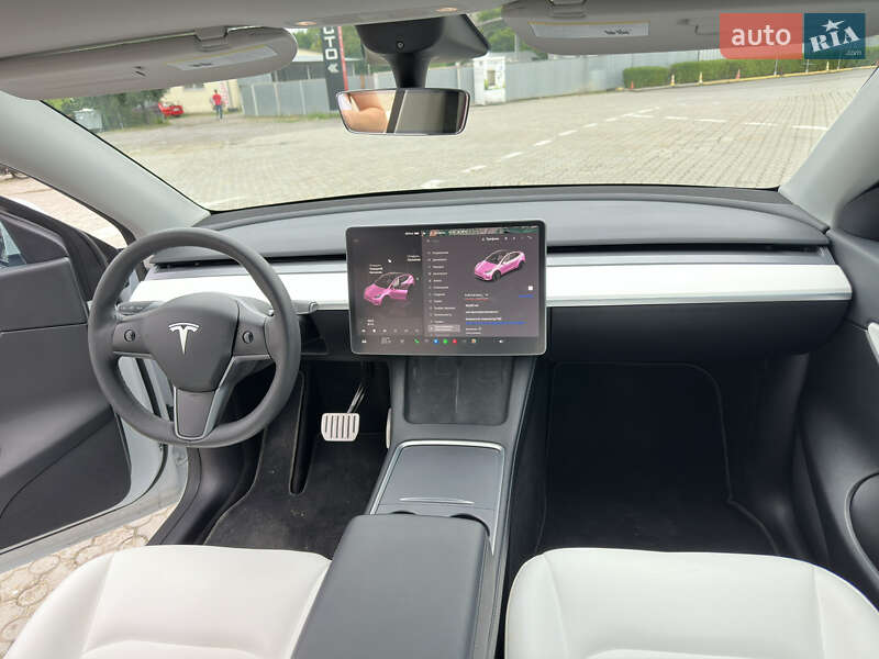 Позашляховик / Кросовер Tesla Model Y 2022 в Чернівцях