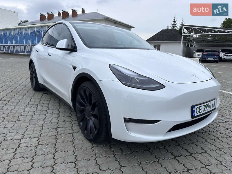 Позашляховик / Кросовер Tesla Model Y 2022 в Чернівцях