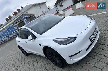Позашляховик / Кросовер Tesla Model Y 2022 в Чернівцях