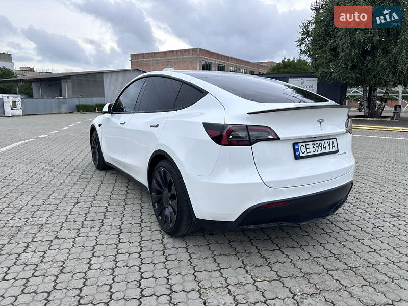Позашляховик / Кросовер Tesla Model Y 2022 в Чернівцях