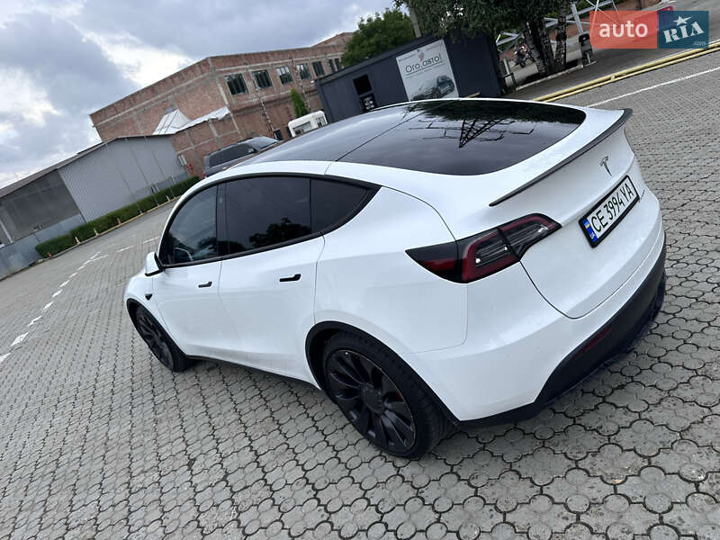 Позашляховик / Кросовер Tesla Model Y 2022 в Чернівцях