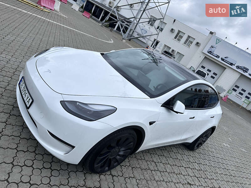 Позашляховик / Кросовер Tesla Model Y 2022 в Чернівцях