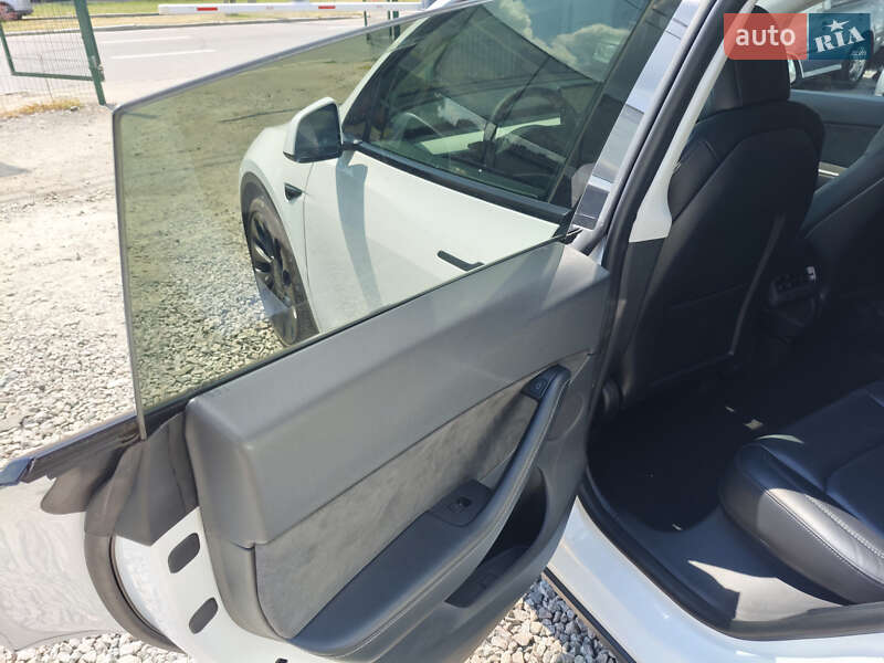 Внедорожник / Кроссовер Tesla Model Y 2021 в Киеве
