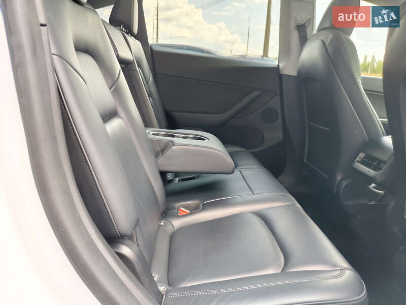 Внедорожник / Кроссовер Tesla Model Y 2021 в Киеве