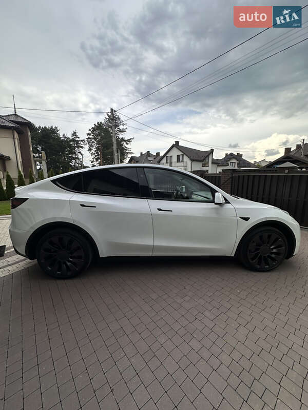 Позашляховик / Кросовер Tesla Model Y 2024 в Львові