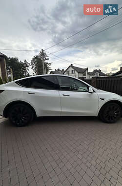 Позашляховик / Кросовер Tesla Model Y 2024 в 