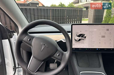 Позашляховик / Кросовер Tesla Model Y 2024 в 