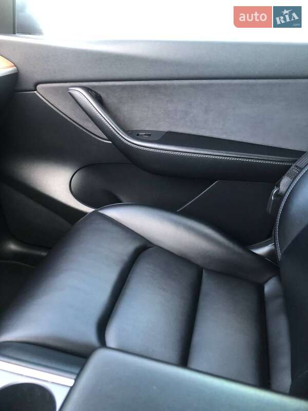 Позашляховик / Кросовер Tesla Model Y 2021 в Луцьку
