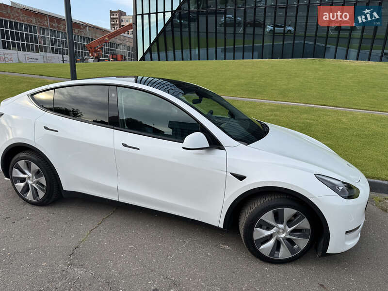 Внедорожник / Кроссовер Tesla Model Y 2023 в Киеве