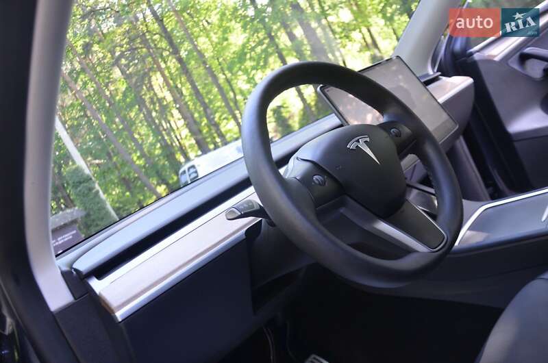 Внедорожник / Кроссовер Tesla Model Y 2024 в Дрогобыче