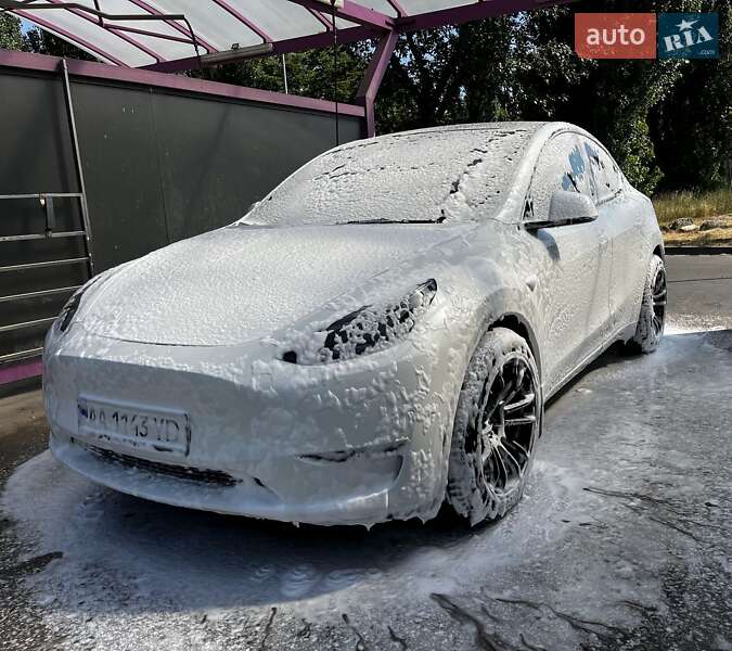 Внедорожник / Кроссовер Tesla Model Y 2023 в Киеве