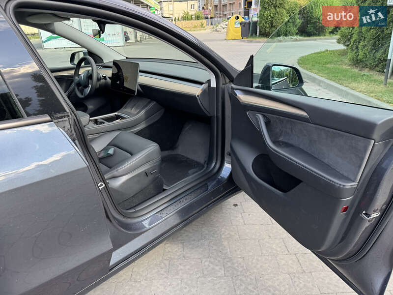 Внедорожник / Кроссовер Tesla Model Y 2023 в Ивано-Франковске