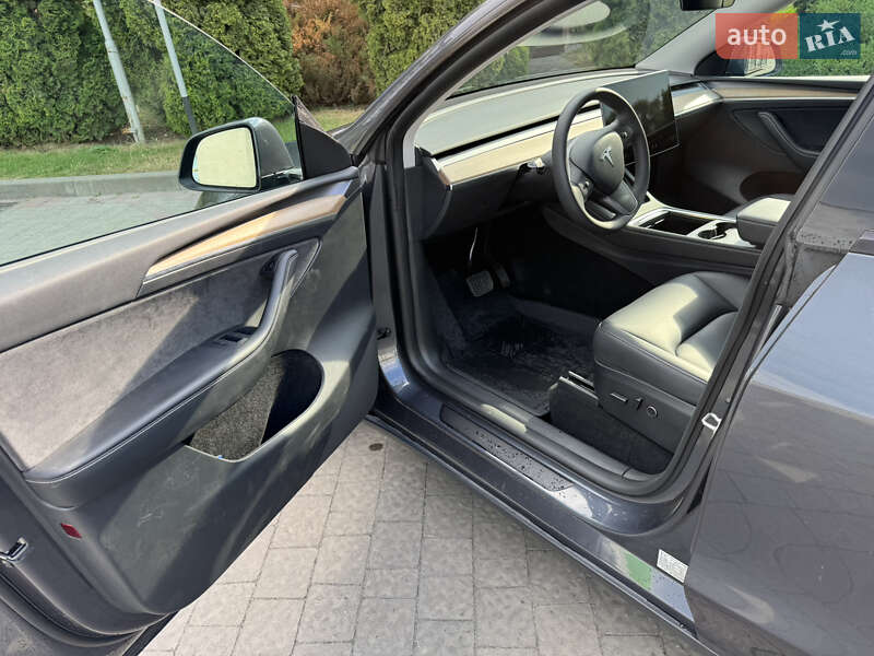 Позашляховик / Кросовер Tesla Model Y 2023 в Івано-Франківську